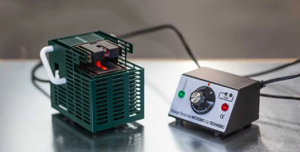 Bec électrique Microbio 750/880 °C avec régulateur de température