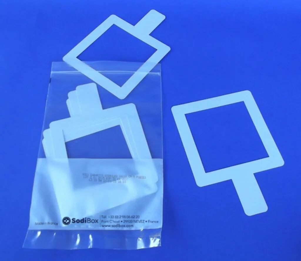Gabarit plastique stérile 10x10 cm, sous sachet de 5