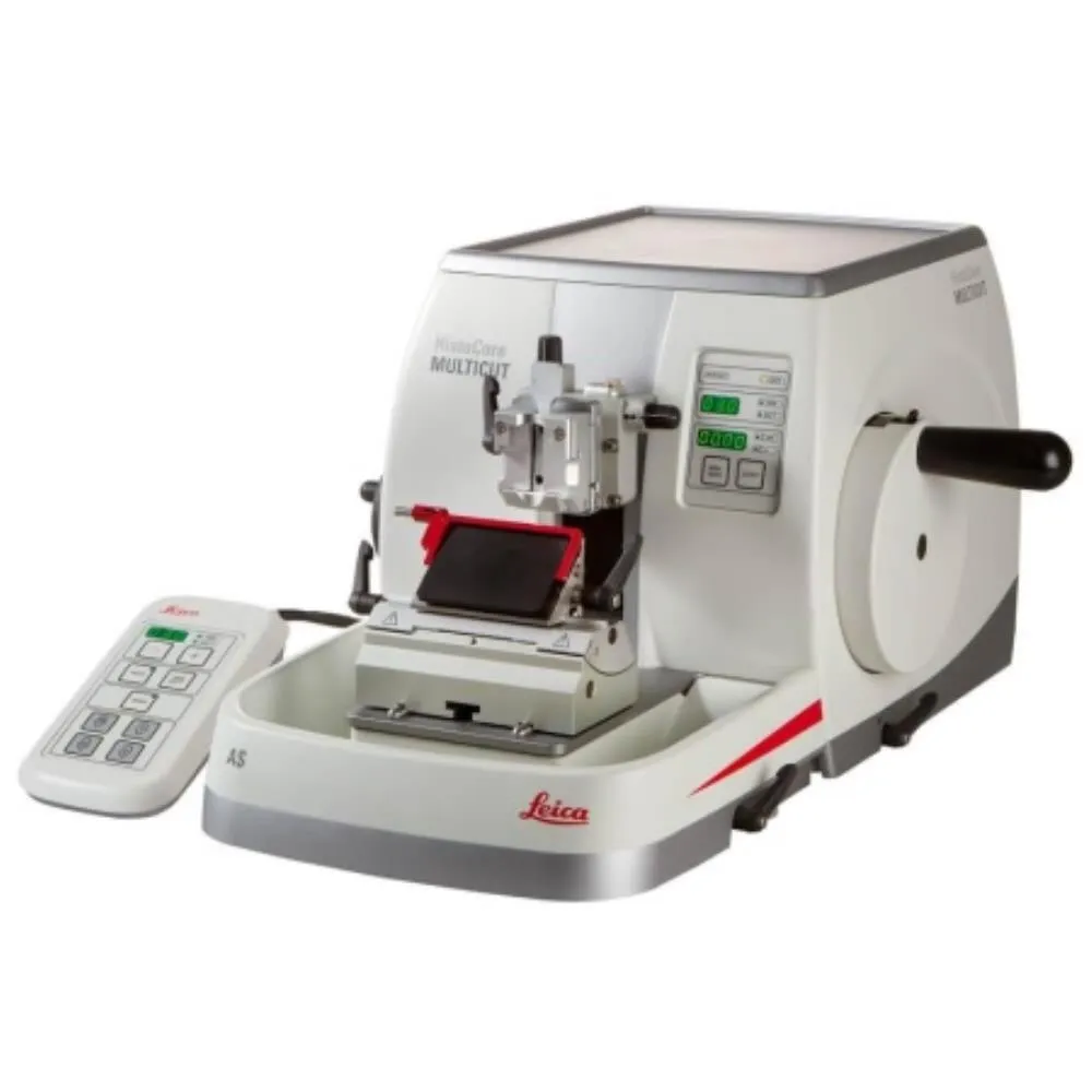 Microtome rotatif semi-automatisé Leica Biosystems HistoCore MULTICUT avec pince universelle pour cassettes et porte-lame 2 en 1