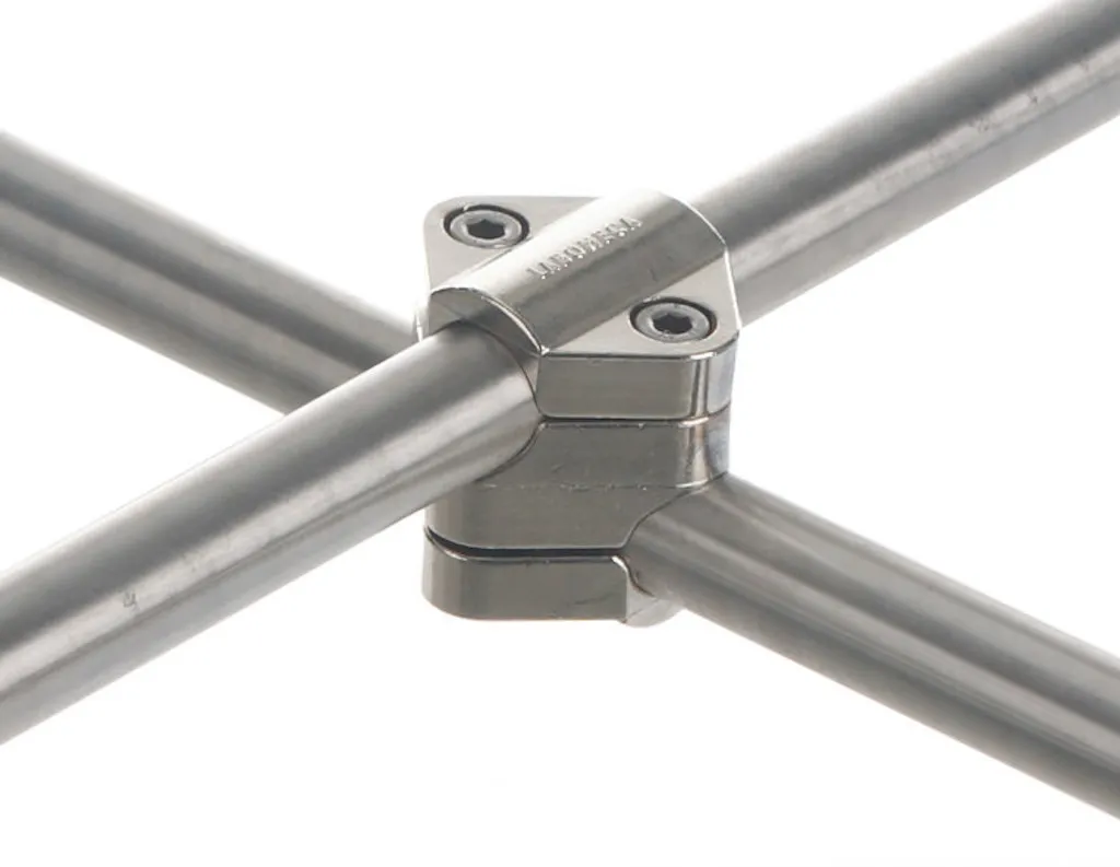 Noix de serrage fixe double en inox, 16 x 16 mm, angle 90°