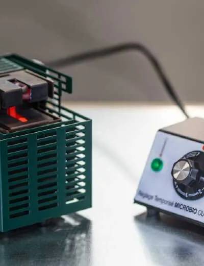 Bec électrique Microbio 750/880 °C avec régulateur de température