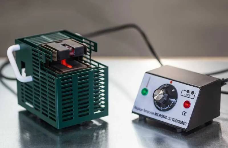 Bec électrique Microbio 750/880 °C avec régulateur de température