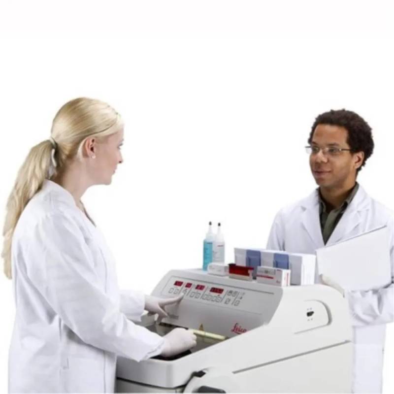 Cryostat Leica Biosystems CM1860 UV avec désinfection UV et porte-lame Premium pour lames jetables haut et bas profil