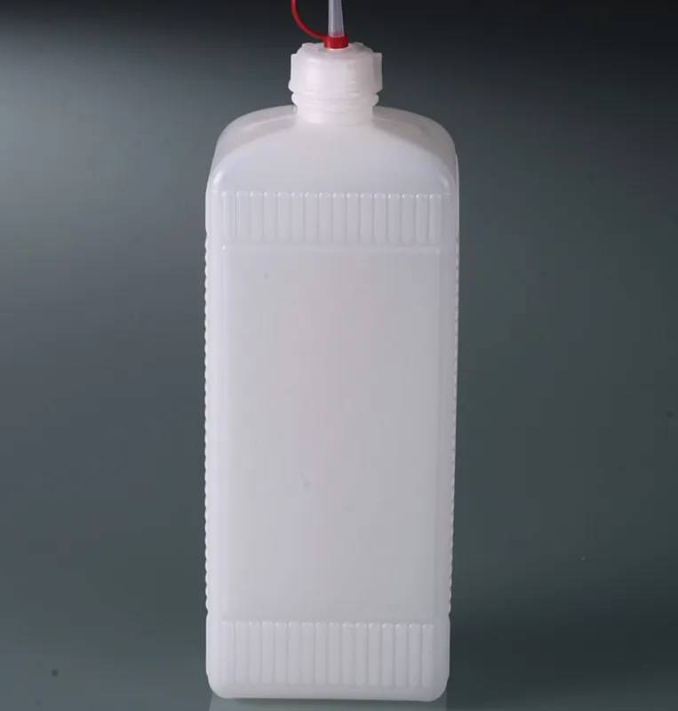Flacon carré en PEHD, 1000 mL, avec bouchon plein D.25mm