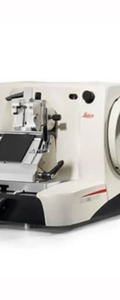 Microtome manuel Leica Biosystems RM2125 RTS avec pince universelle pour cassettes