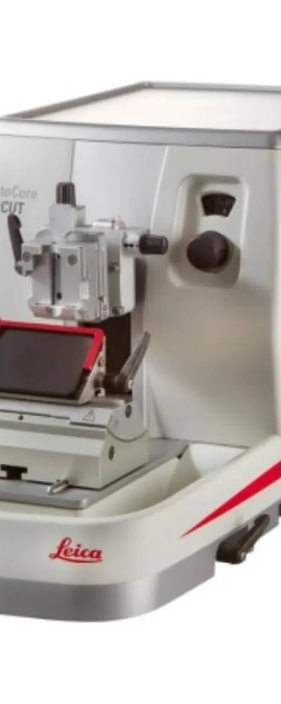 Microtome rotatif manuel Leica Biosystems HistoCore BIOCUT avec pince universelle pour cassettes et porte-lame 2 en 1