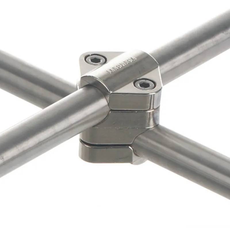 Noix de serrage fixe double en inox, 16 x 16 mm, angle 90°