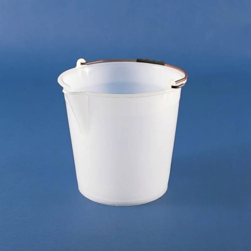 Seau en polyéthylène blanc avec bec verseur, 17 L