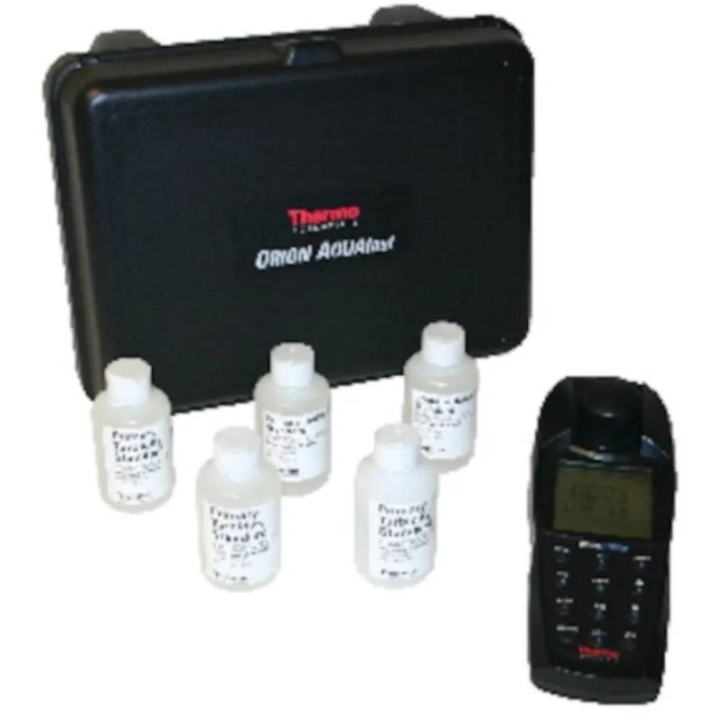 Turbidimètre portable Thermo Scientific Orion AQUAfast IR et lumière blanche LED — kit complet